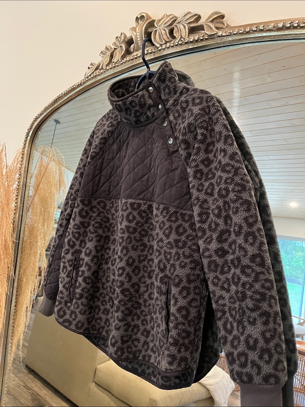 Abercrombie & Fitch black and gray Leopard Teddy Jack